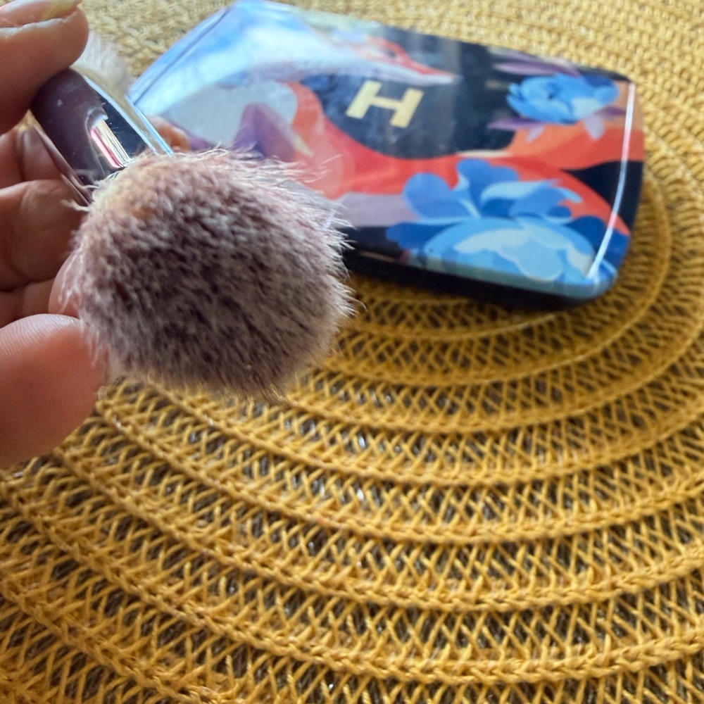 Hourglass Radiant Face and Cheek Palette. Fox limited edition. - Picture 10 of 12